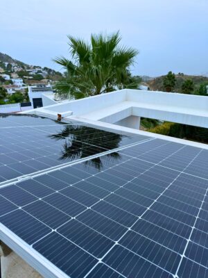 Solar Panel Cleaning on the Costa del Sol: Maximise Efficiency & Protect Your Investment